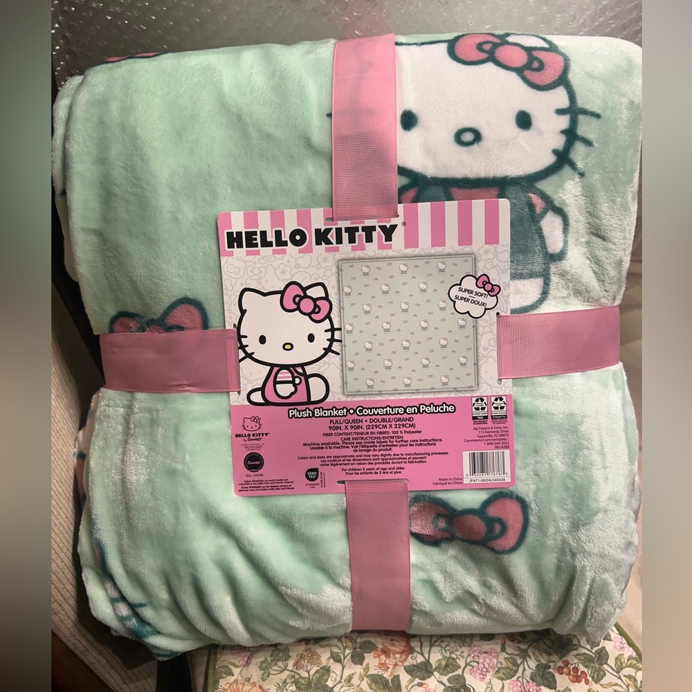 QUEEN SIZE Green Hello Kitty Mushroom Blanket!!
